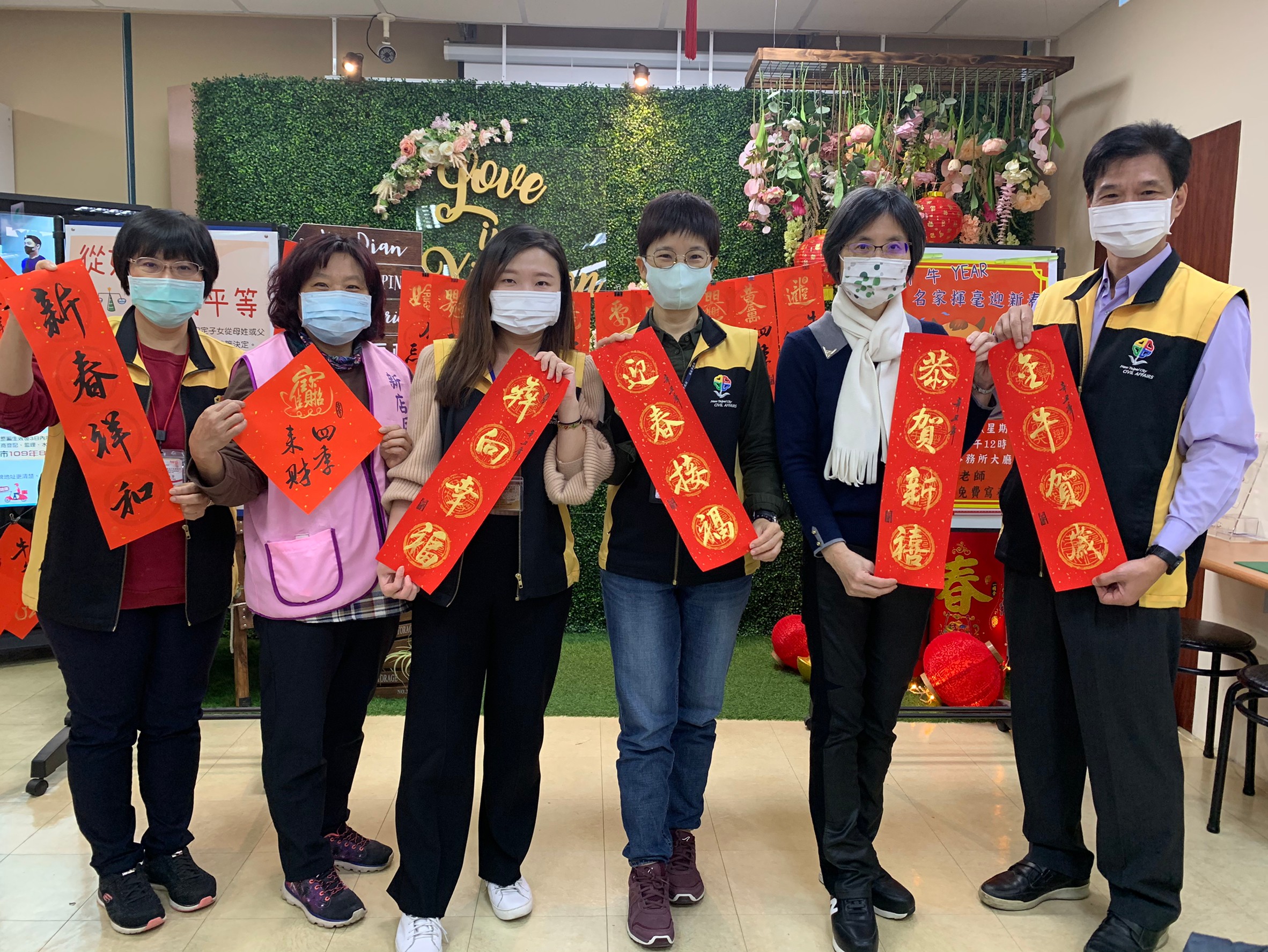 110年「HAPPY 牛 YEAR」新春揮毫活動，照片共1張